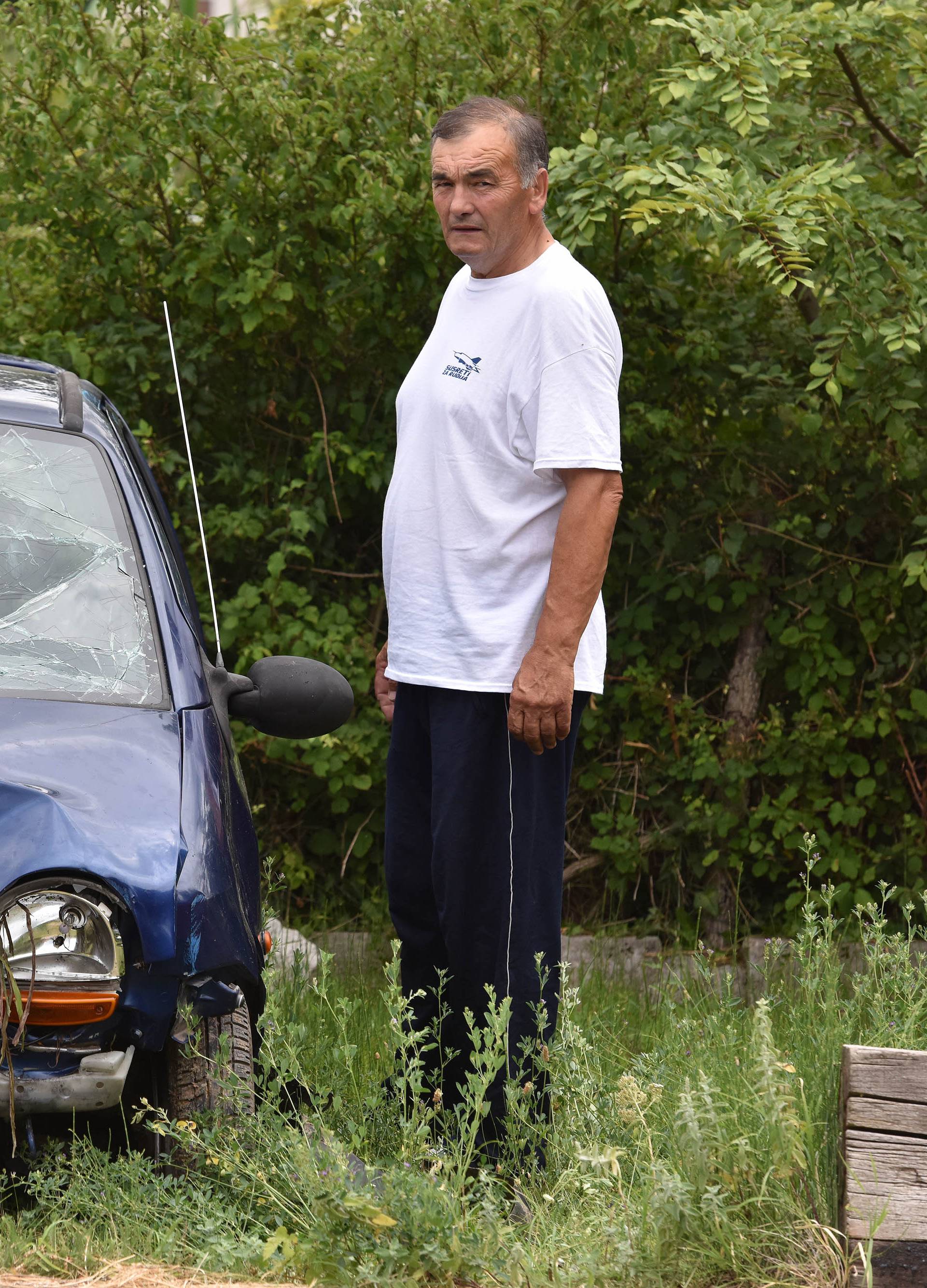 Spasio vozača koji je tonuo u Krki: 'Motkom sam vukao auto'