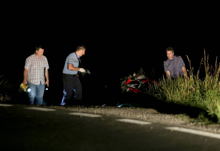 Završio u jarku: Motociklist u zavoju sletio s ceste i poginuo
