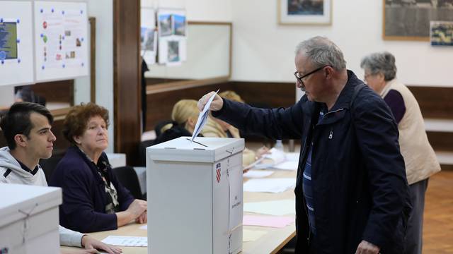 Rijeka: Građani izašli na parlamentarne izbore