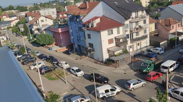 VIDEO Prometni kolaps: Velike gužve u Zagrebu zbog radova, cijela Selska ulica je zakrčena