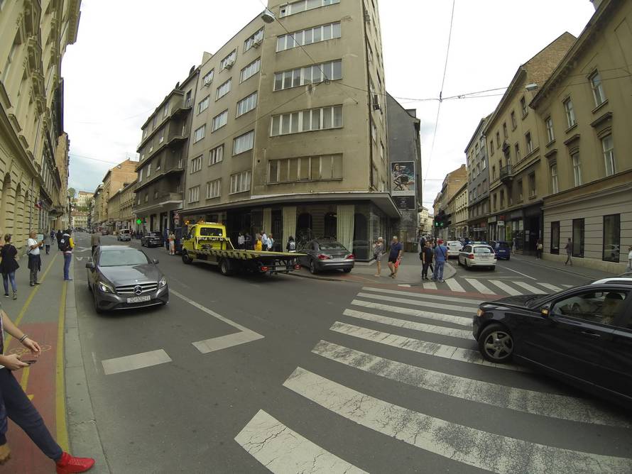 Autom u izlog: 'Pokosila bi me da sam krenula sekundu ranije'