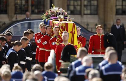 'Čuvar kraljičinih tajni' hodao je pri samom vrhu pogrebne procesije kraljice Elizabete II.