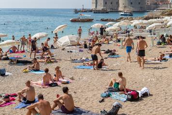Dubrovnik: Zbog visokih temperatura mora, plaÅ¾e joÅ¡ uvijek pune