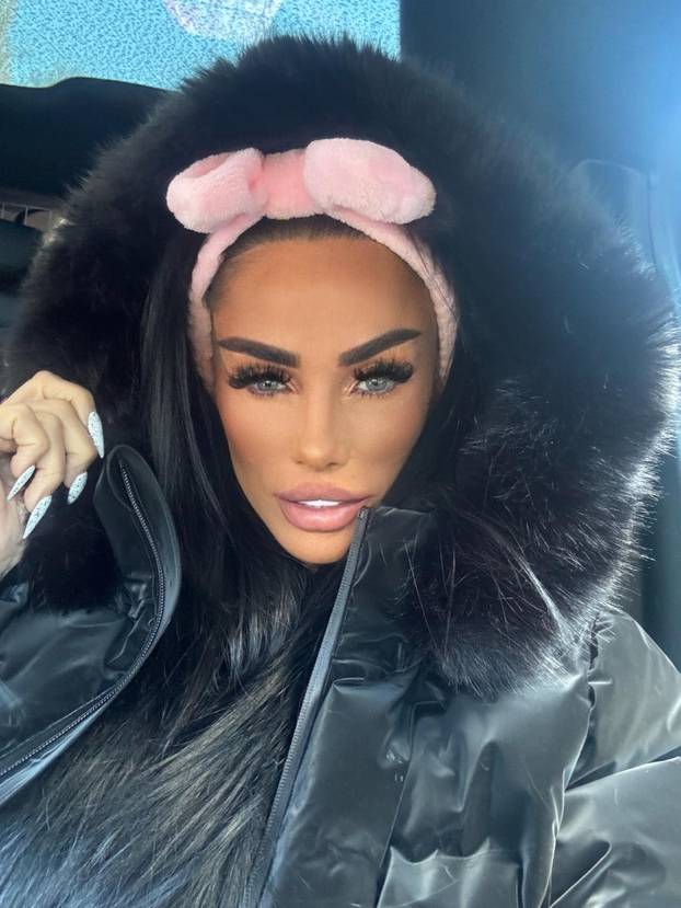 FOTO Sjećate se Katie Price? Evo je opet. Pokrenula 18+ projekt