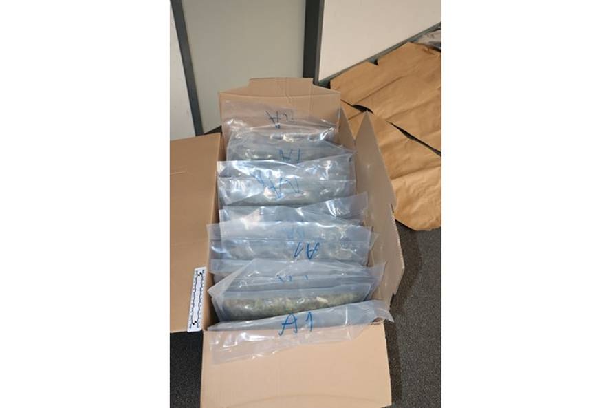 FOTO 'Pao' diler u Kerestincu, kod sebe je imao 36 kg droge!