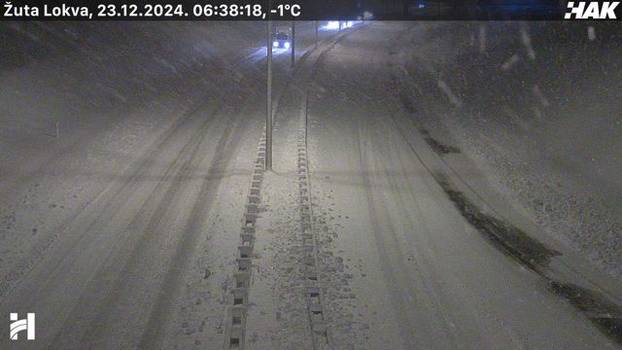 FOTO Snijeg zameo Hrvatsku! Pogledajte kako izgledaju ceste. Zbog mećave su zatvorili dio A1