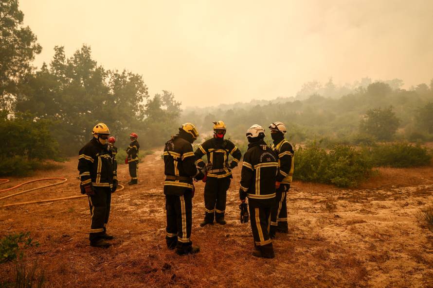 Wildfire in Lege-Cap-Ferret