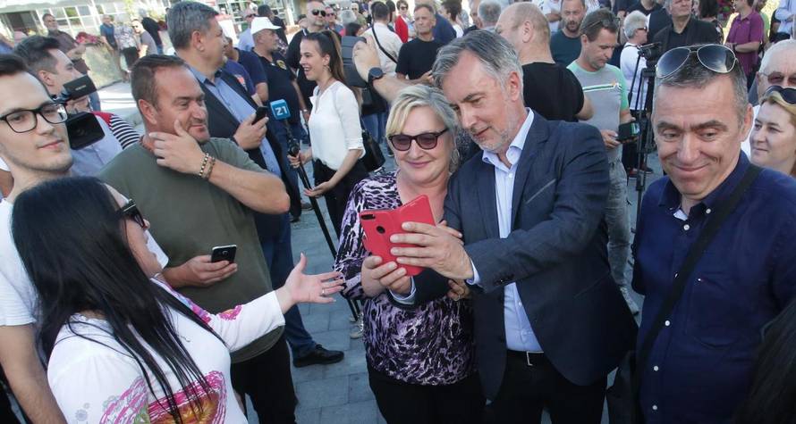 Škoro: Kažu da sam pobjegulja, ustaša,  crnokošuljaš, tamburaš i sad su mi pokazali srednji prst