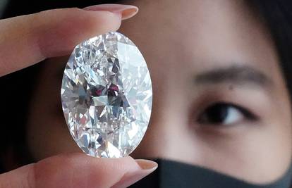 Dijamant od 102 karata prodan na dražbi za 16 milijuna dolara