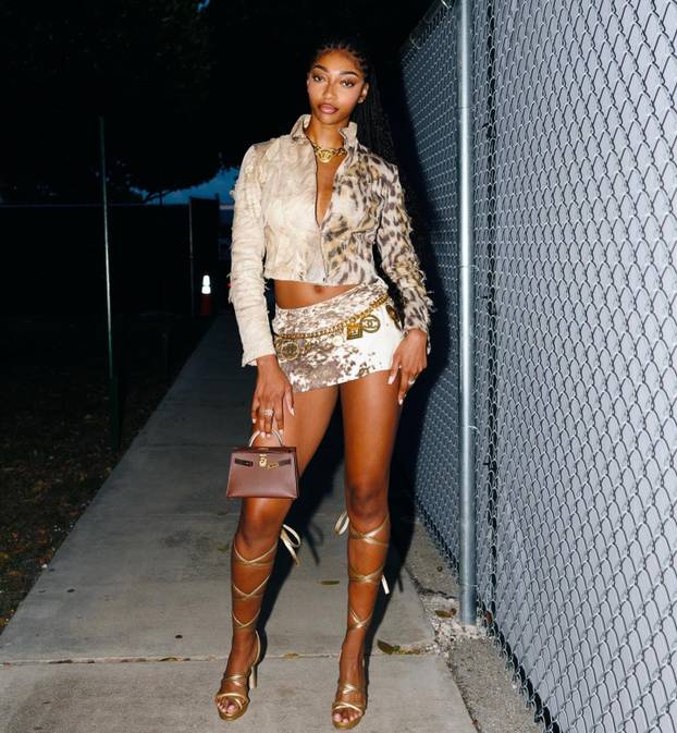 FOTO Dominira u sportu, bori se za prava žena i nosi revije. Ona je definicija košarkaškog anđela