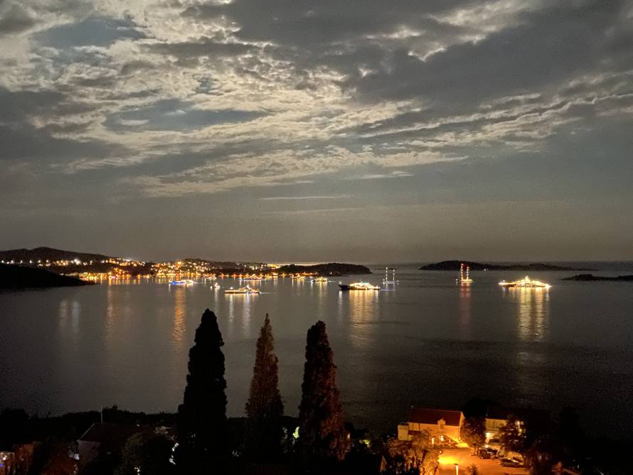 U luci je usidreno čak 13 mega jahti vrijednih 50 milijuna eura