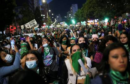 Tisuće žena u Latinskoj Americi marširale za pravo na pobačaj
