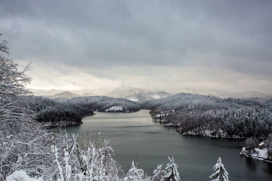 Snijeg prekrio Sljeme i Platak, Rijeka rekorder po količini kiše