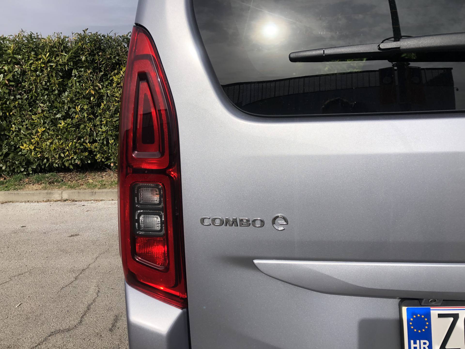 Test Opel Combo-e Life: Dobar gradski obiteljski auto, ali...