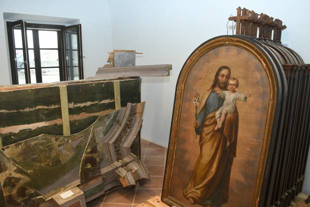 Sisak: Sisački biskup Vlado Kosić blagoslovio je župnu kuću, danas čuvaonicu župe sv. Marije Magdalene u Selima