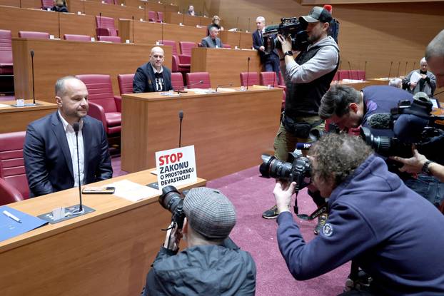 Zagreb: Sabor raspravlja o paketu građevinskih zakona