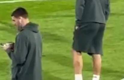 VIDEO Pogledajte što je radio Dušan Vlahović prije utakmice s Albanijom. Jedan je od tragičara