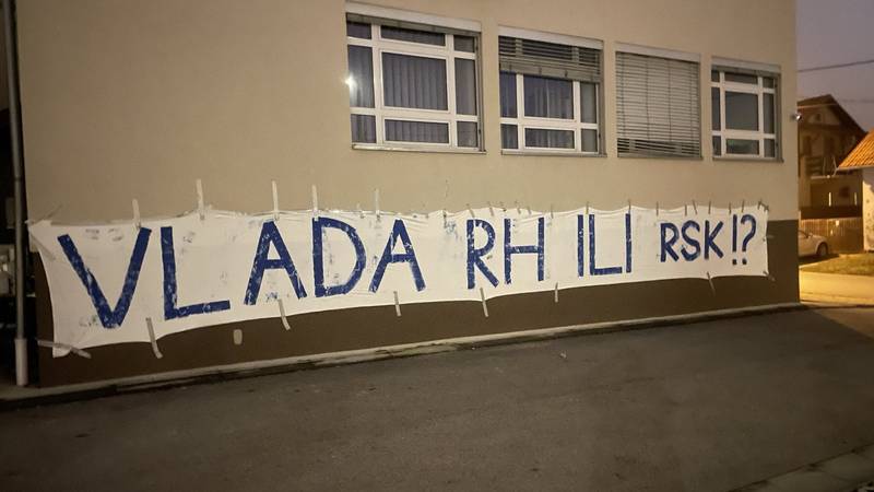 'Ko o čemu, Srbi o herojima': BBB u Vukovaru postavili slike četnika. Podignuli i transparent