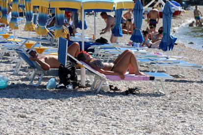 FOTO Turisti u Crikvenici uživaju u moru i ljetnim radostima