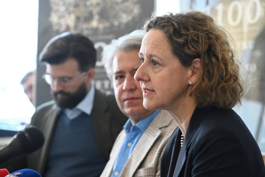 Zagreb: 1100 izlozba Hrvatskog Kraljevstva  u Klovicevim dvorima