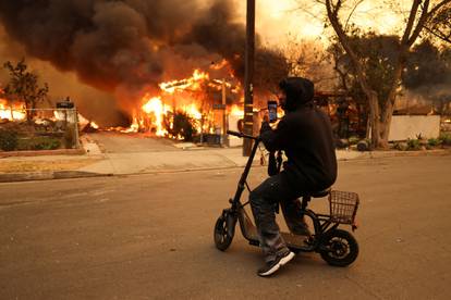 FOTO Gori i Hollywood, petero mrtvih: 'Ovo je Armagedon!'