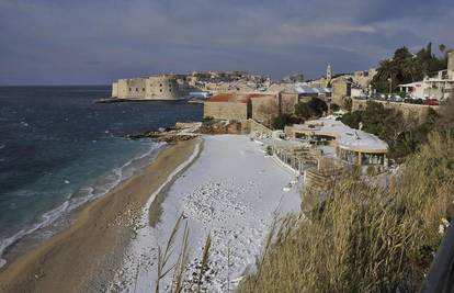 Zbog snijega u Dubrovniku otkazali su nekoliko letova