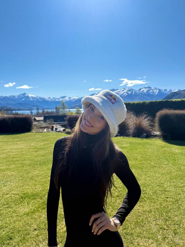 FOTO Ova olimpijka može sve. Na skijama osvaja medalje, a u tangicama podsjeća da je model