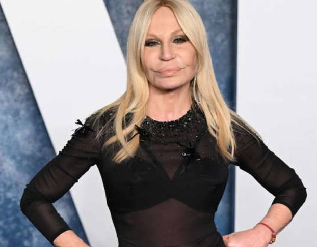 FOTO 50 modnih grešaka koje će učiniti da žene starije od 50 izgledaju još starije