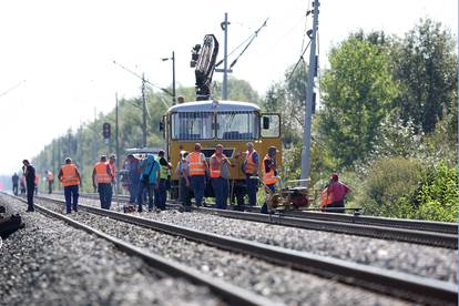 Počela sanacija pruge nakon sudara vlakova u Novskoj