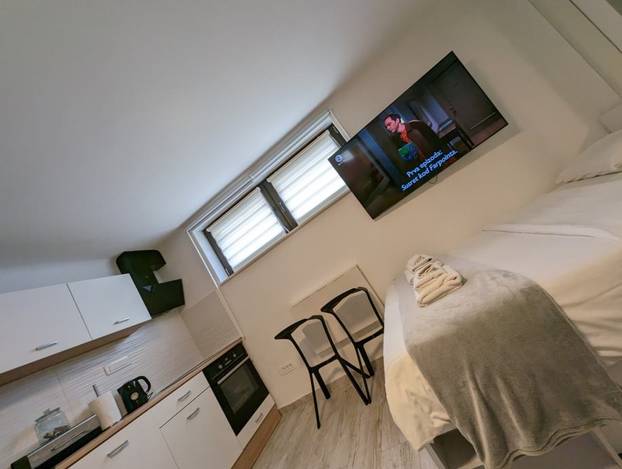 FOTO Prodaju garsonijeru u Zagrebu: Dok kuhate, gledate osobu na wc-u! Ovo je cijena...