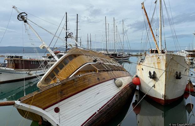 Potonuo brod Nerezine u Omišu