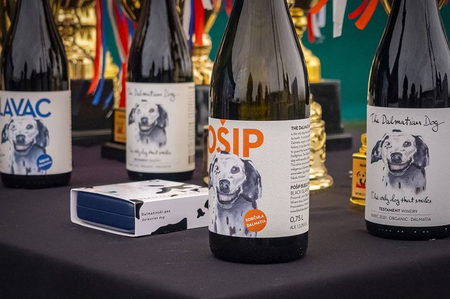 Na fešti dalmatinskih pasa ta je naša pasmina dobila svoje likere, čokolade, čak i vina!