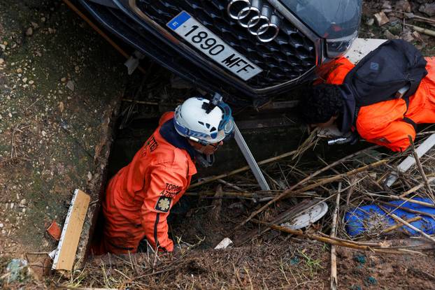 Mexico's ‘Topos Azteca’ rescue team search for missing people after Valencia floods