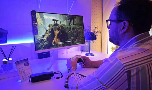 VIDEO Philipsov monitor na klik mijenja svoju &cacute;ud: 5K zvijer za rad i gaming stroj sa 330 Hz