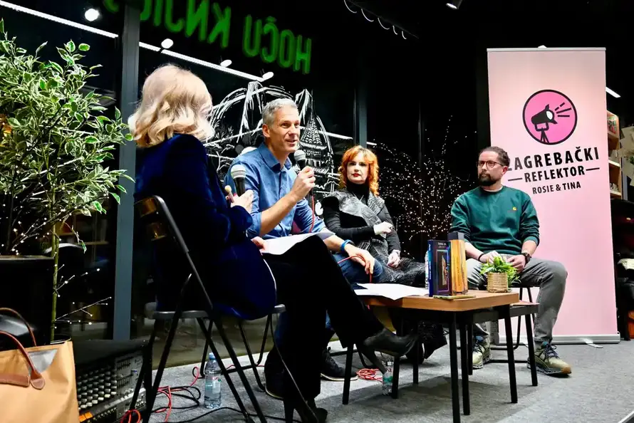 Superinteligencija 2030: Kako umjetna inteligencija mijenja čovjeka, odnose i emocije?