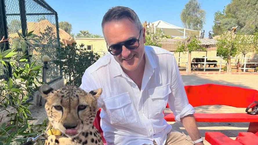 Nakon fotke s gepardom, Tarik i Lejla se pohvalili jahanjem deve