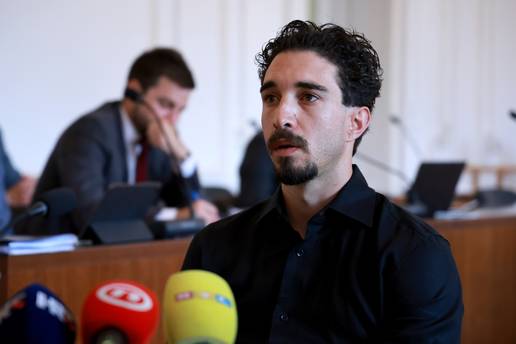 Vrsaljko na suđenju Mamićima: 'Zdravko mi je kazao da ćemo se obitelj i ja tad kupati u zlatu...'