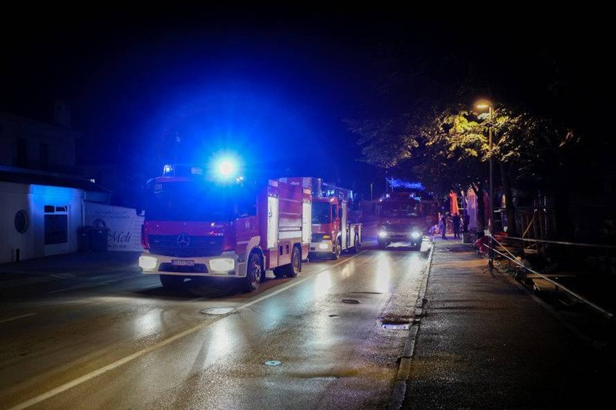 Teško ozlijeđeno dijete (3) u požaru u Zadru stiglo je  hitnim prijevozom u Klaićevu bolnicu