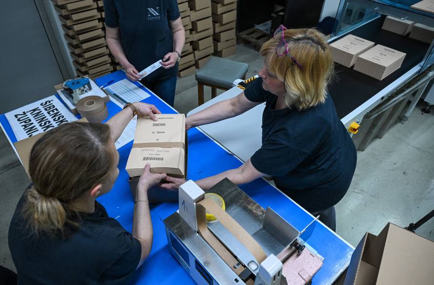 Zagreb: U tiskari Narodnih novina tiskaju se listići za lokalne izbore 2025.