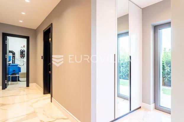 FOTO Vila Duje Ćalete-Cara i dalje na prodaju. Pogledajte kako izgleda, pršti od luksuza