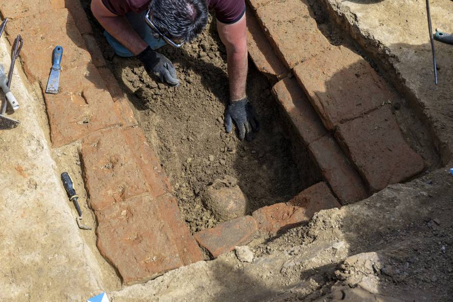 Vinkovci: Arheolozi muzeja Vinkovci pronašli su zidanu rimsku grobnicu iz četvrtog stoljeća