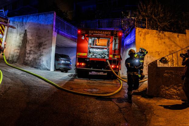 Solin Tjekom noći izbio požar u Ninčevićima nedaleko od Solina
