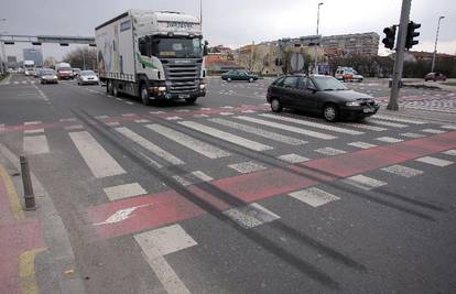 Zagreb: Na križanju naletio kamionom na pješakinju