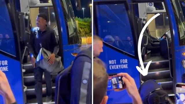 VIDEO Nogometaš Intera se uoči finala Lige prvaka poskliznuo na izlasku iz autobusa: 'Penal!'