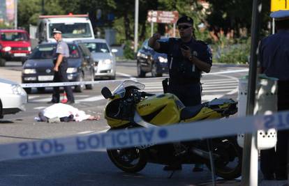 Motociklist (22) se zabio u auto i na mjestu poginuo