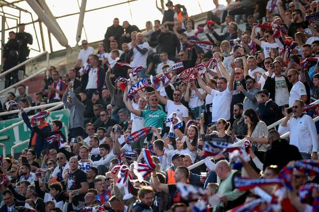 Split: Navijači na tribinama prate utakmicu Hajduk - Dinamo 