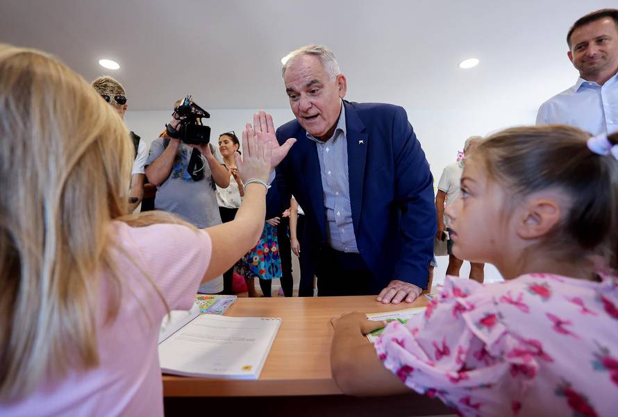 Drvenik: Nakon 17 godina ponovno otvorena škola na otoku