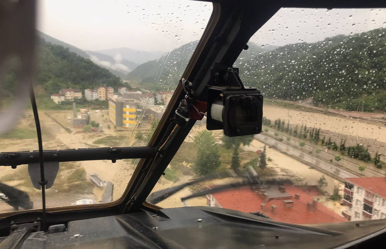 Nakon požara Tursku pogodile i poplave, poginulo četvero ljudi