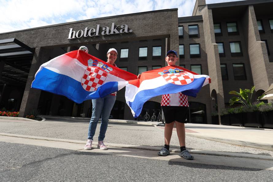 Alexandria: Doček hrvatske nogometne reprezetacije ispred hotela AKA