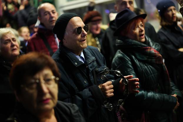 Suze i pjesma u Sarajevu u čast Halidu Bešliću 